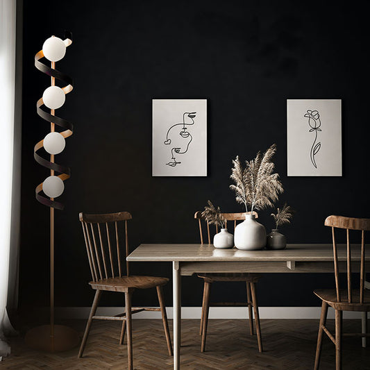 Lámpara de Pie INARA 144 cm Oro Metal y Vidrio LUMIT Interlusa instalada en ambiente decorativo de salón o dormitorio | Interlusa