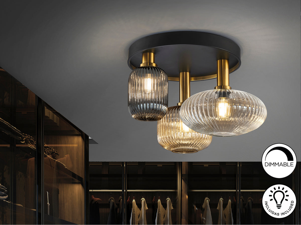 Plafón de Techo Norma 3 Luces Negro y Latón con Cristal Schuller en ambiente decorado | Schuller