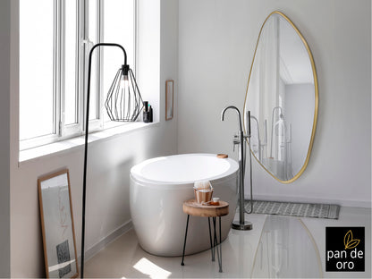 Espejo Ovalado Irregular Mimo 170 cm Pan de Oro Schuller en ambiente decorado | Schuller