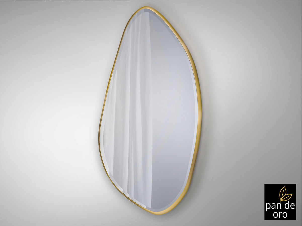 Espejo Ovalado Irregular Mimo 170 cm Pan de Oro Schuller en ambiente decorado | Schuller