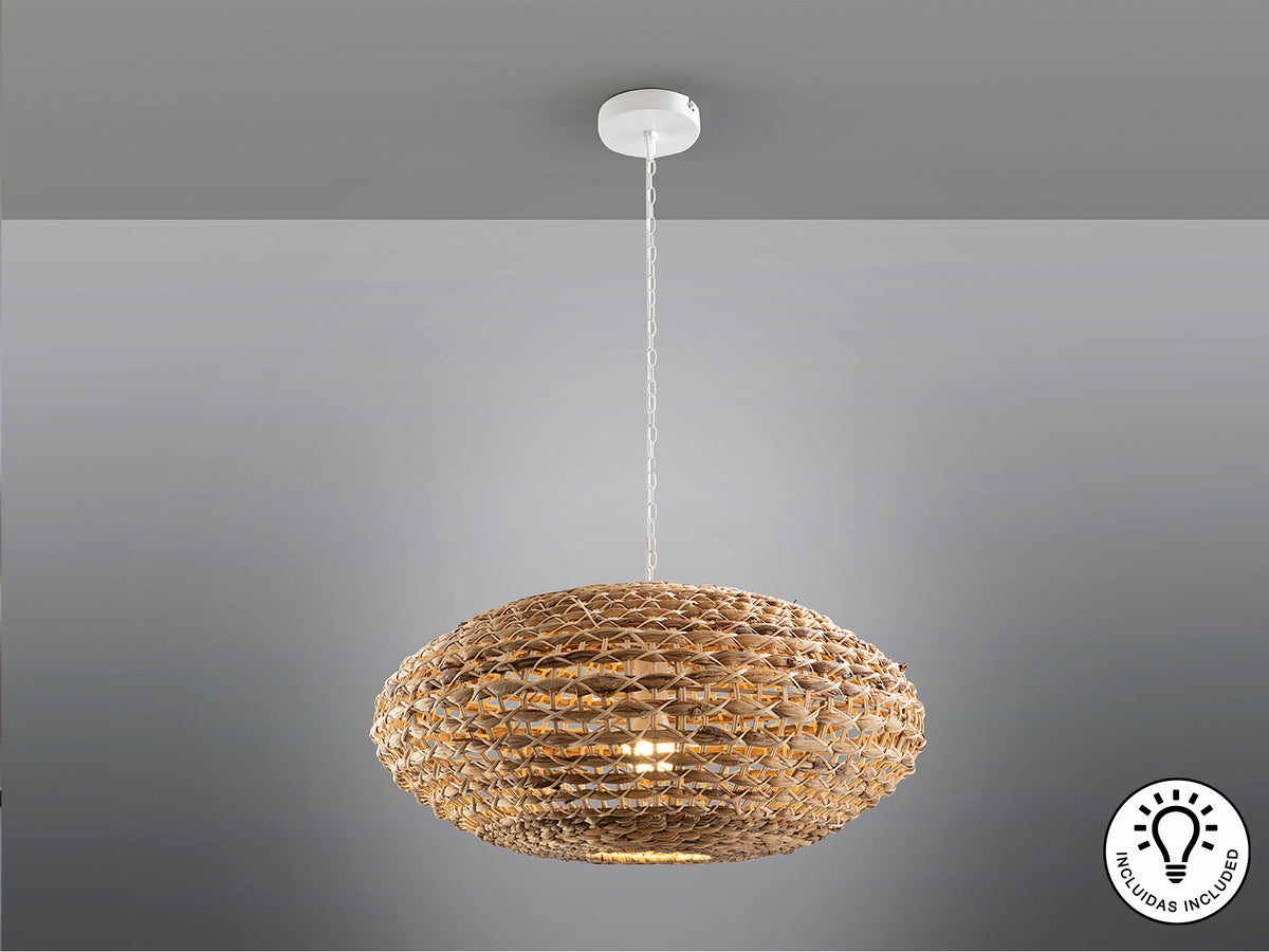Lámpara colgante Nana blanco y natural de Schuller en salón comedor. Diseño boho chic con pantalla de ratán y jacinto de agua, ideal para dormitorio. Estilo nórdico y rústico moderno, con bombilla E27.