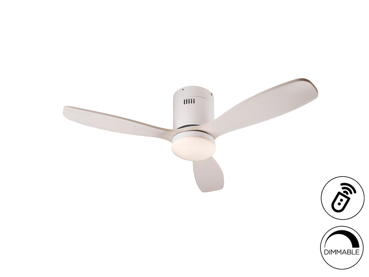 Ventilador de techo Siroco Mini blanco con aspas de madera, moderno y regulable, ideal para salón. Incluye motor DC y luz, marca Schuller. Modelo 329361D.