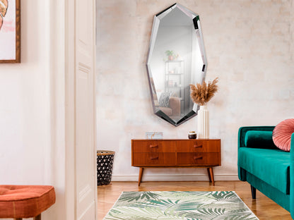 Espejo de pared London de acero pulido Schuller en salón moderno con diseño de cristal, ideal para dormitorio o recibidor.