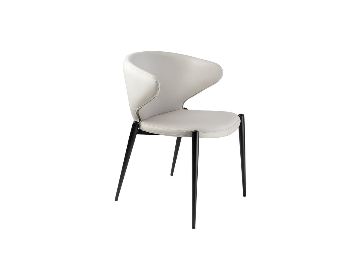 Silla ALIZE blanca y negra de Schuller en salón o comedor moderno. Diseño escandinavo e industrial con estructura de metal y asiento de poliéster, modelo 408639.